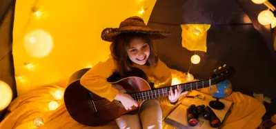 Lineup of the best 3/4 size acoustic guitars for kids and travel