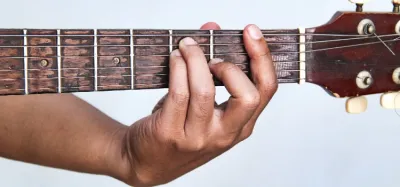 Guitar fretboard showing different ways to play an F major chord