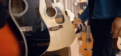 Shopping for a good quality guitar online before buying