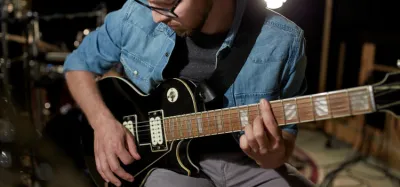 Loop pedal connected on a pedalboard showing signal chain placement